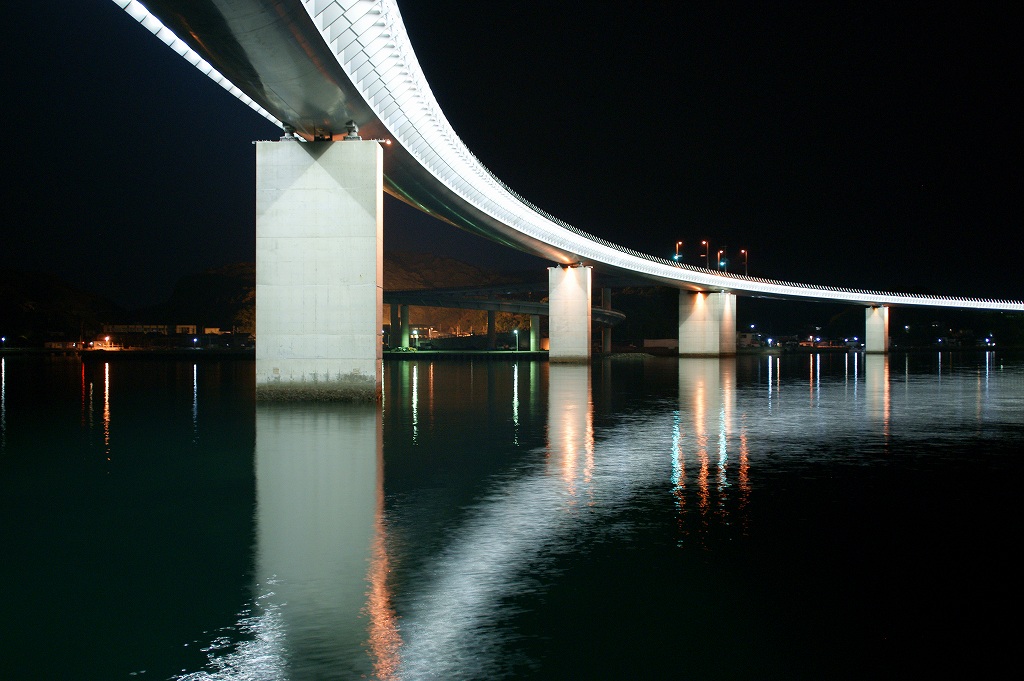 夜のハイヤ大橋