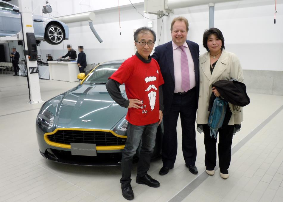 from left, Hiroshi/Dr Andy Palmer(Aston Martin CEO)/Ayako
