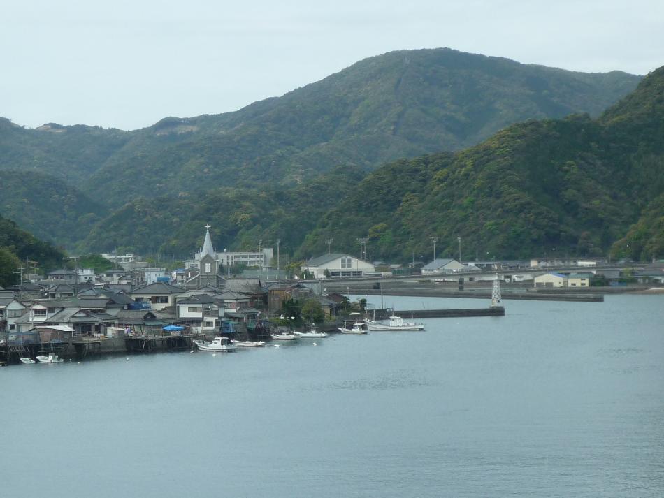 天草崎津港南防波堤灯台(天草市河浦町・初点昭和50年3月）