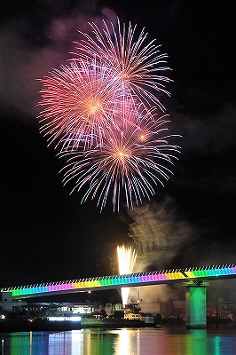 花火とイルミネーション